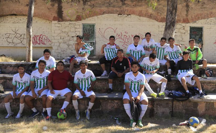 “Este año, y eso me da mucha tristeza, no participó el equipo de Deportes Ríos. El dueño fue el padrino de mi torneo, el señor Lorenzo Ríos, pionero del futbol amateur aquí en Querétaro. Este año, su chavo se llevó el equipo al otro torneo y jugaron semifinales, perdieron, pero era de los equipos tradicionales y se siente feo, como traición.