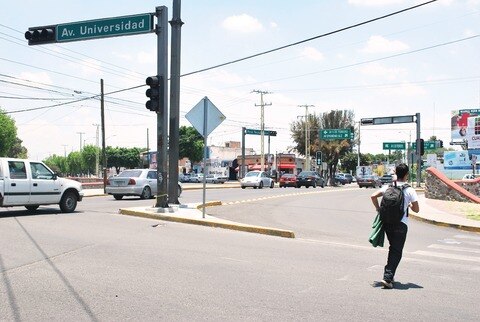 Por licitar, puente en avenida Universidad