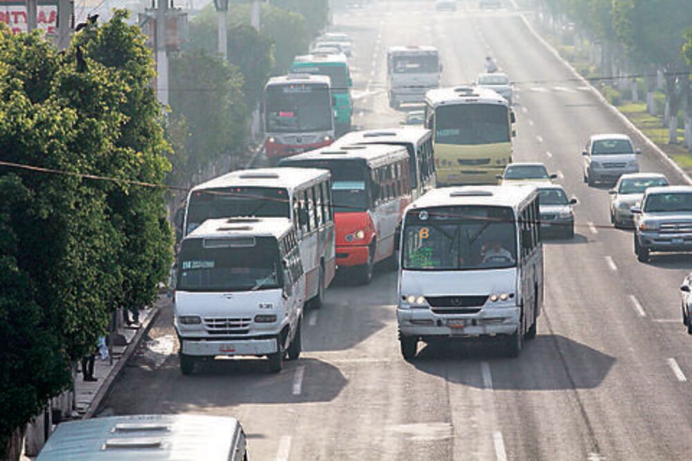 Transportistas exigen entrega de concesiones