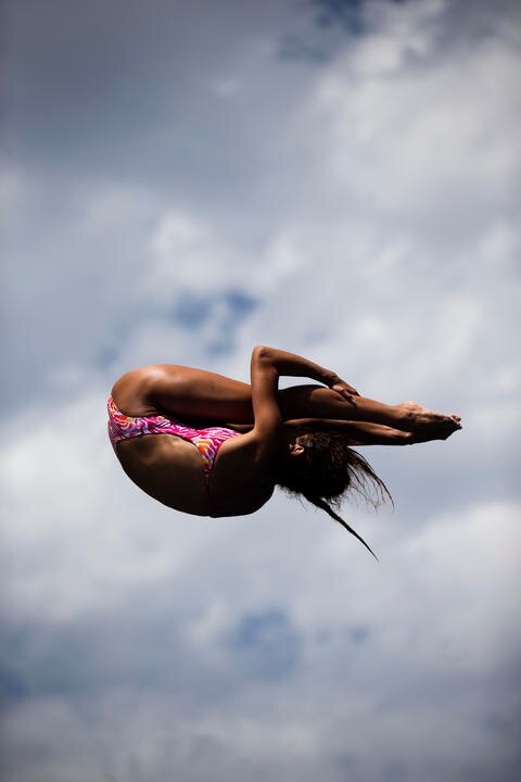 Espinosa huye de los reflectores