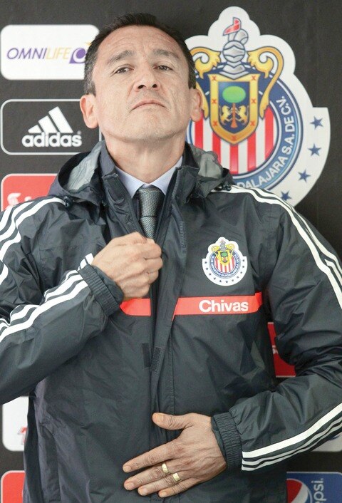 Chivas opta por DT de perfil bajo