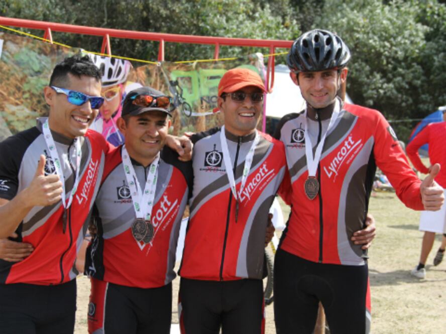 Ciclistas conquistan “La Joya”