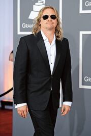 Val Kilmer prefiere la oración, que la cirugía