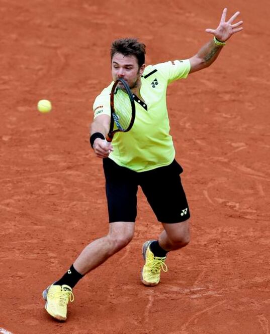 Wawrinka sufre, pero sigue vivo