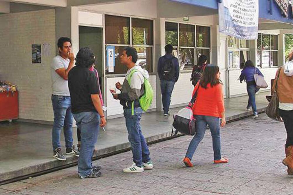 Exhorta Calzada apoyar a jóvenes