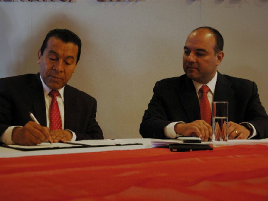 Firman convenio con universidades