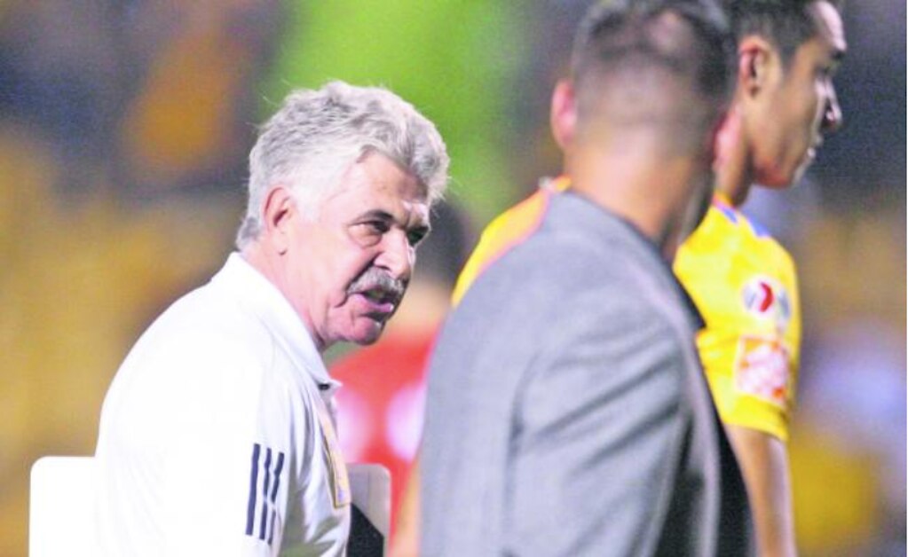 El brasileño rechazó que hubiera altercado con la banca visitante. IMAG07