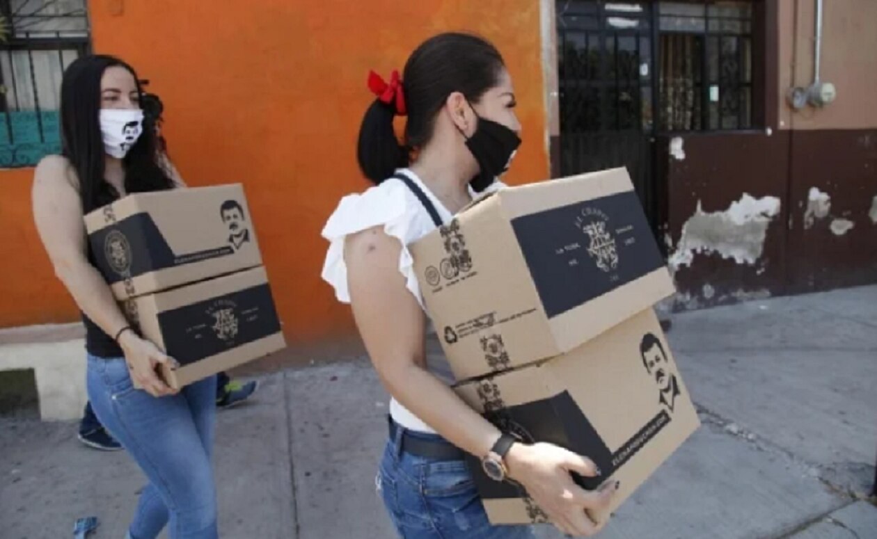 Entregan despensas en Guadalajara, a nombre de "El Chapo" Guzmán