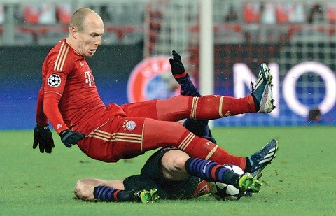 Bayern avanza con sufrimiento