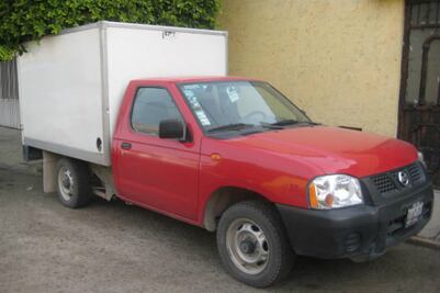 Aseguran a tres sujetos por robo de auto