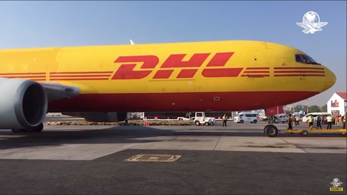 Aterriza avión con primeras vacunas de Pfizer a México