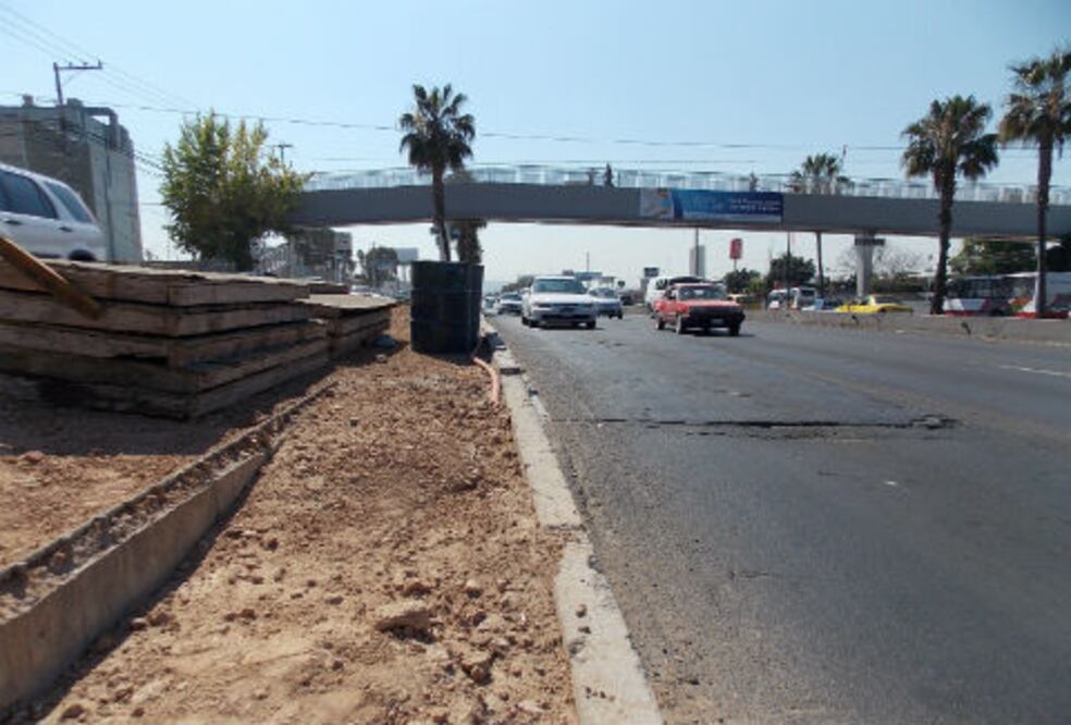 Cierran carriles de 5 de febrero