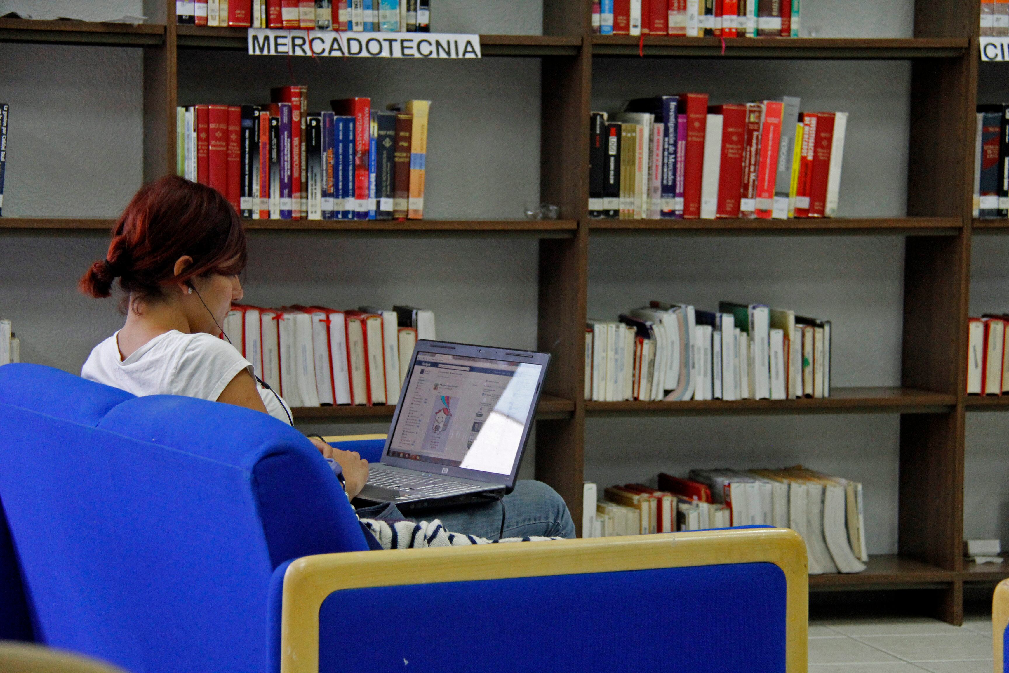 UAQ ofrece el acervo de su biblioteca por 500 pesitos al año