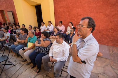    Gilberto Herrera se reúne con estudiantes 