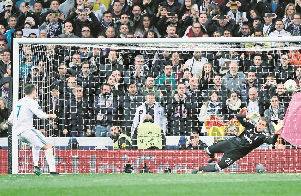 El delantero portugués no lo pensó dos veces y realizó un tiro potente hacia el ángulo superior. Foto: Pierre-Philippe Marcou