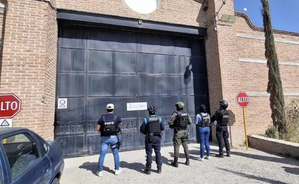 Aseguran más de un millón 600 mil litros de huachicol en cateo a empresa en Guanajuato (19/10/2025). Foto: Especial
