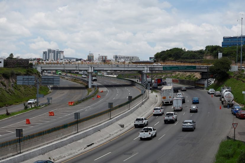 Avanzan reparaciones de socavones en la carretera 57, informan
