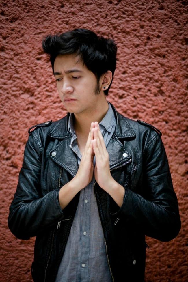 Aaron Trooper estrenará el video de “Lick your face”