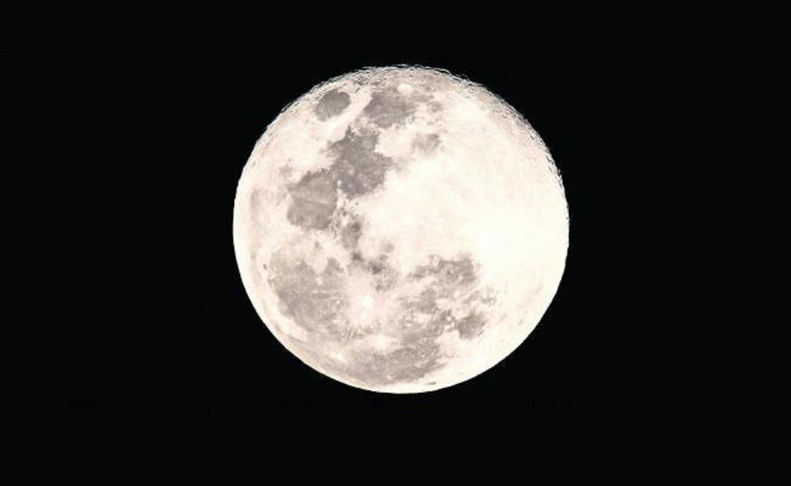 La forma del agua... en la Luna