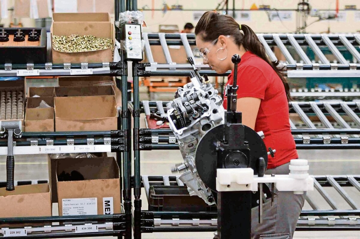 Mujeres queretanas ganan 21 mil pesos al trimestre; 36% menos que los hombres