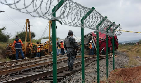 Dialoga Aguilar Vega con las dos ferroviarias