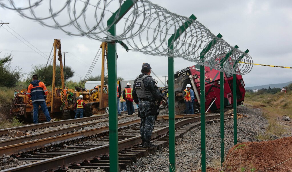 Dialoga Aguilar Vega con las dos ferroviarias