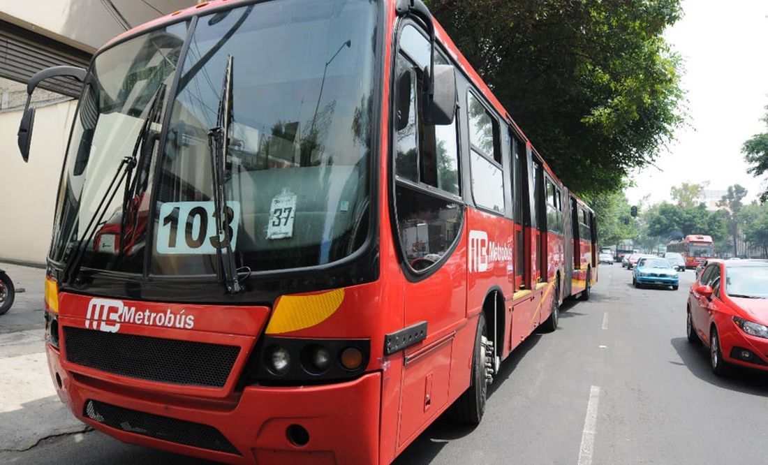 Pese a choques, usuarios prefieren Metrobús que otros medios de transporte: “ahí no te asaltan”