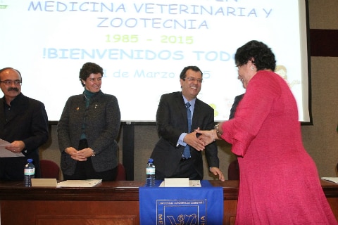 Conmemoran 30 años de Medicina y Zootecnia