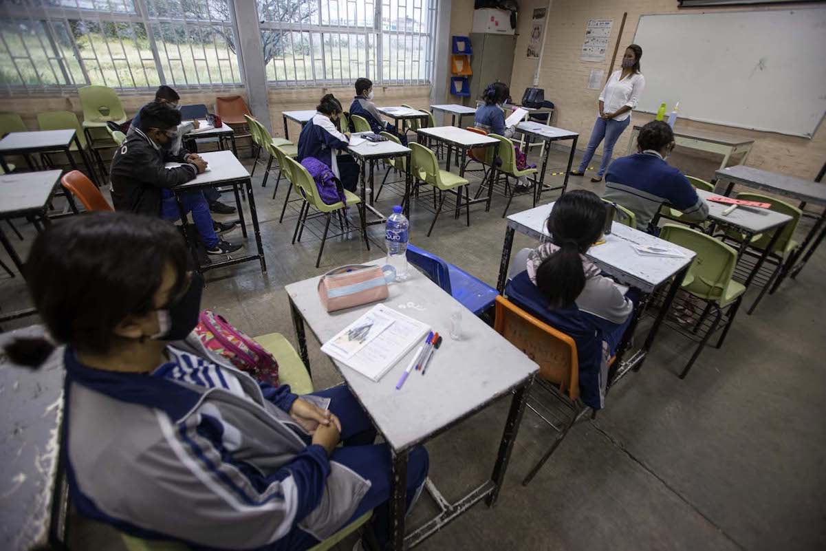 Reabren sus salones mil 382 escuelas en Querétaro
