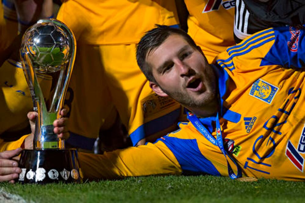 Ponen su zapato y regalan gol