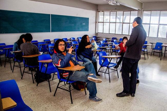 Tendrán seguro trabajadores por honorarios de UAQ