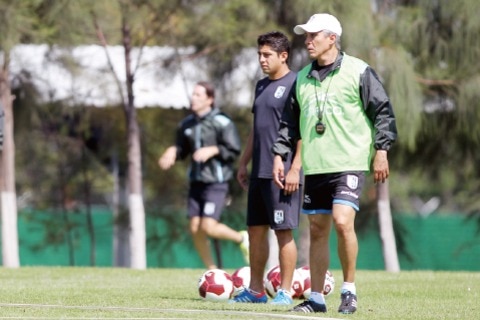 Arreglan conflicto gallos foráneos