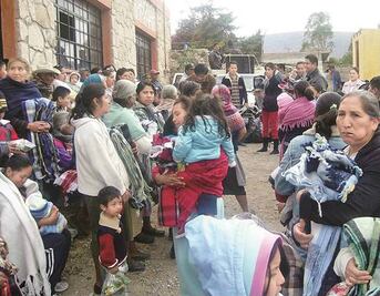 Benefician a 12 mil con cobijas