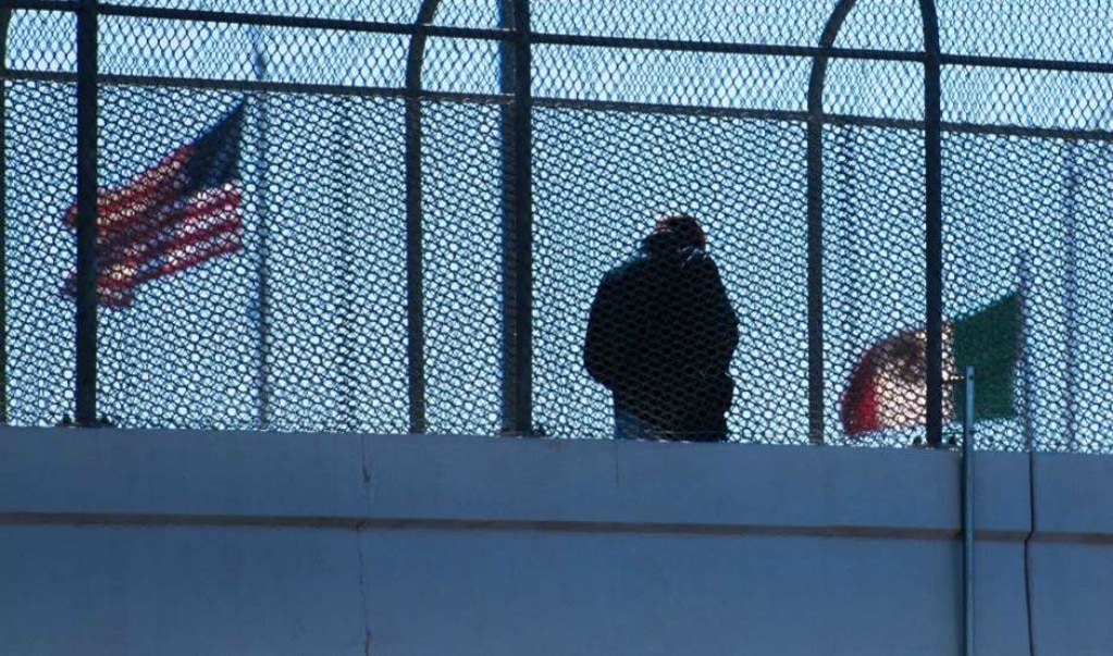 Piden urgente liberación de periodista mexicano que busca asilo en Texas