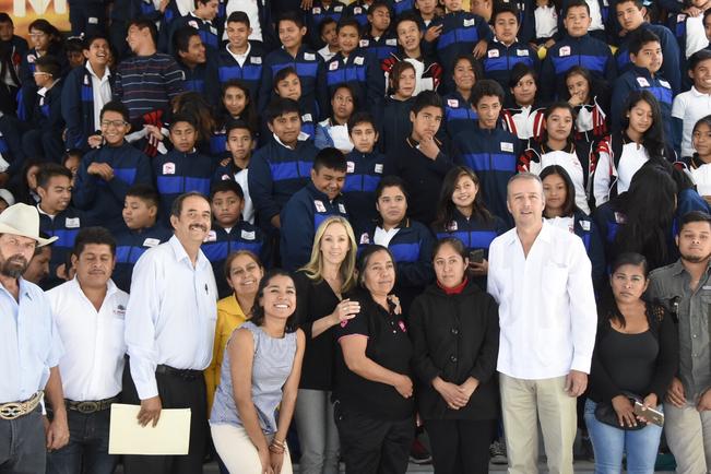 Otorgan 350 becas para aprender idioma inglés