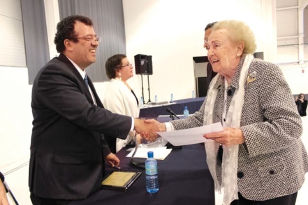 Reconocen labor de la Facultad de Lenguas