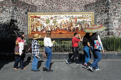 Cortés y Moctezuma, el abrazo 500 años después