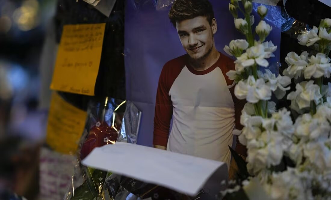 Fanáticas de todo el mundo crearon altares en honor a Liam Payne. Foto: AP Foto/Natacha Pisarenko.