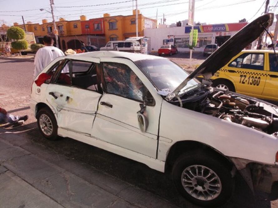 Embiste camión de Red Q a coche