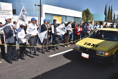 Entregan obra de acceso a Los Olvera