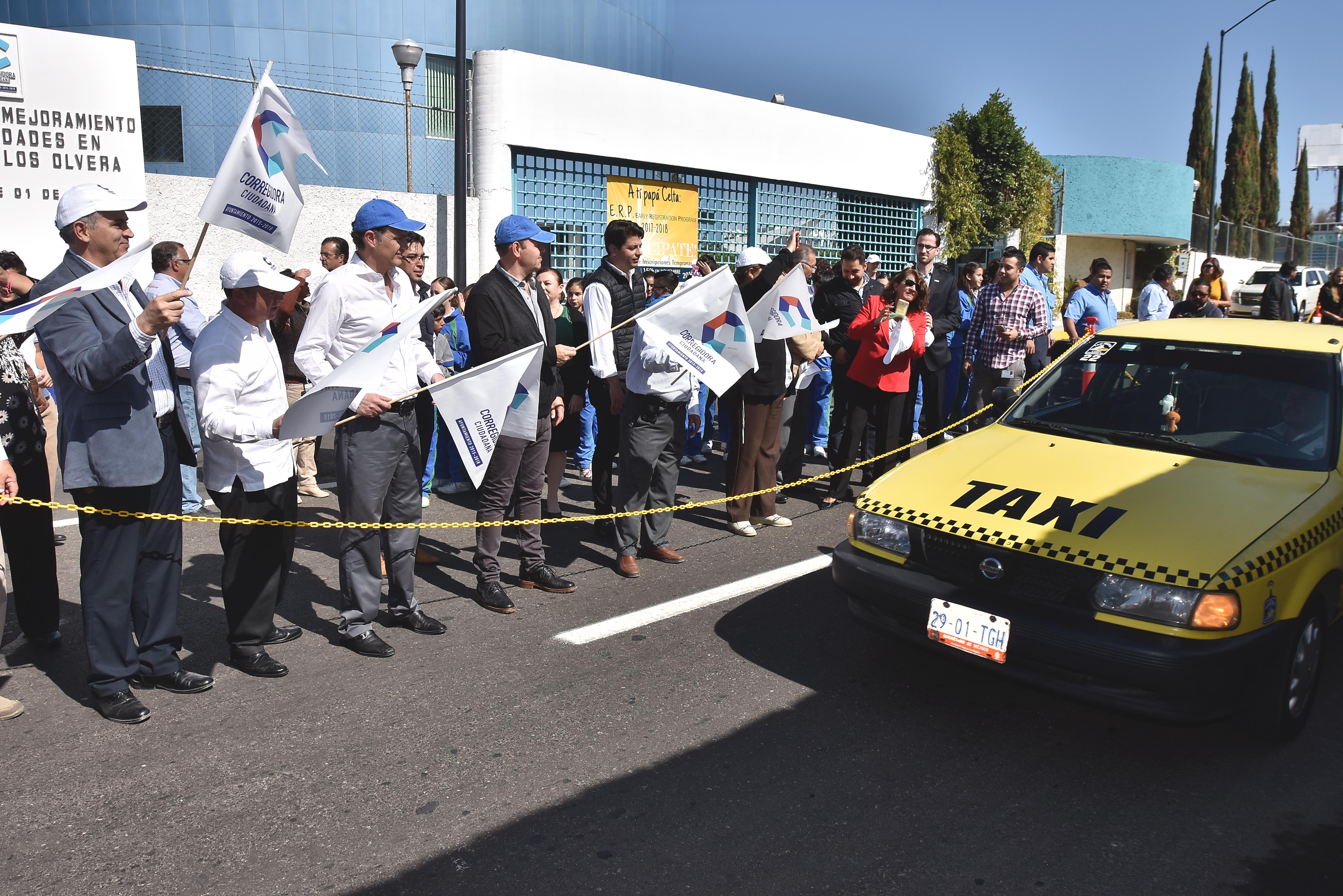 Entregan obra de acceso a Los Olvera