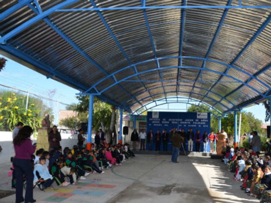 Comunidades reciben obra pública