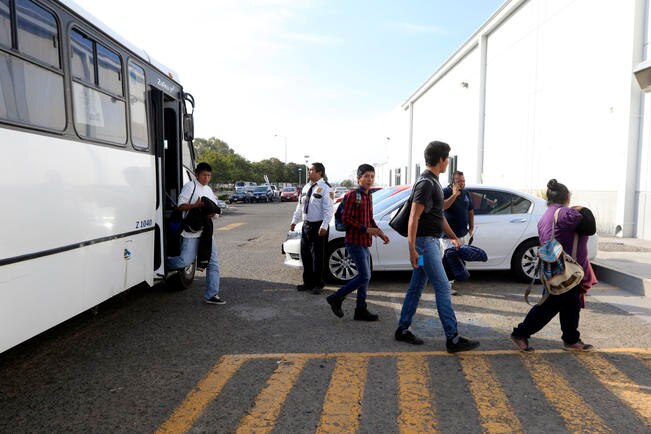 "Braceros", fuerza laboral foránea que nutre parques industriales