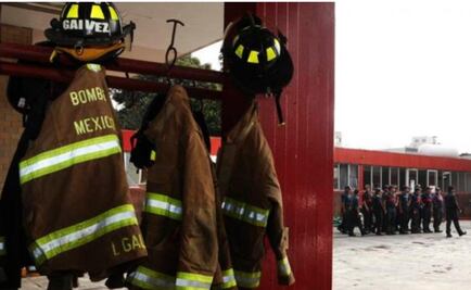 Bomberos apagan incendio frente a Cuatro Caminos, en Naucalpan