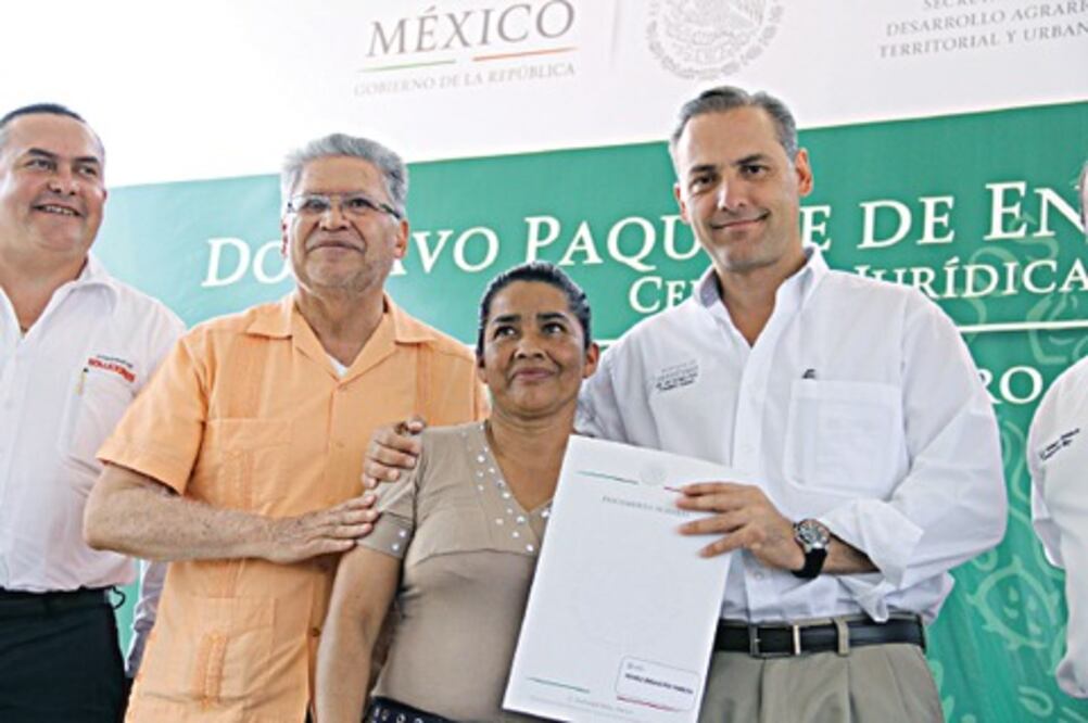 Entrega alcalde 365 títulos de propiedad