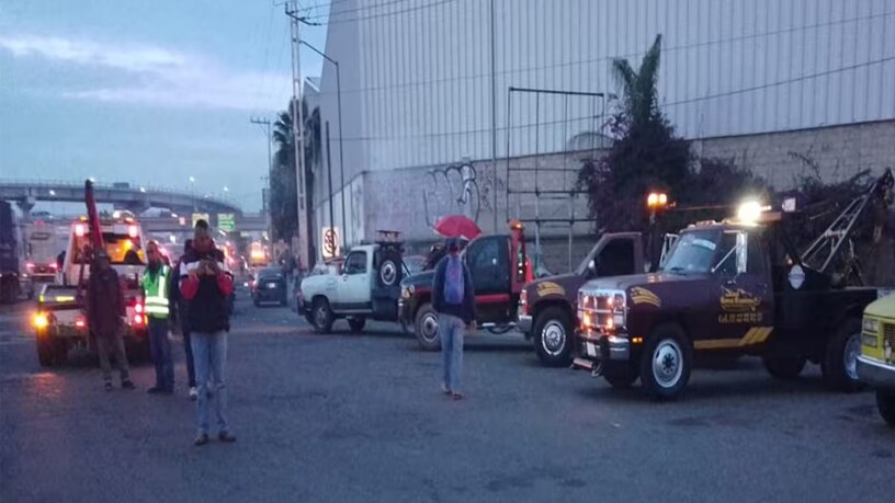 Transportistas se movilizan en la autopista México-Querétaro para protestar contra extorsiones y abusos