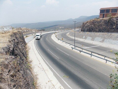 Fray Junípero Serra,  vía muy accidentada  