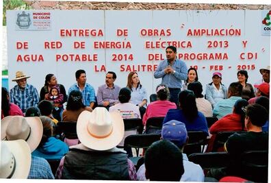 Llevan agua e instalan luz en localidades de Colón