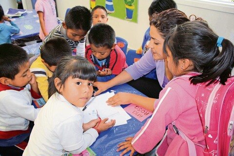 Descontarán sueldo a maestros faltistas