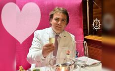 Cristian Castro, graduado y enamorado